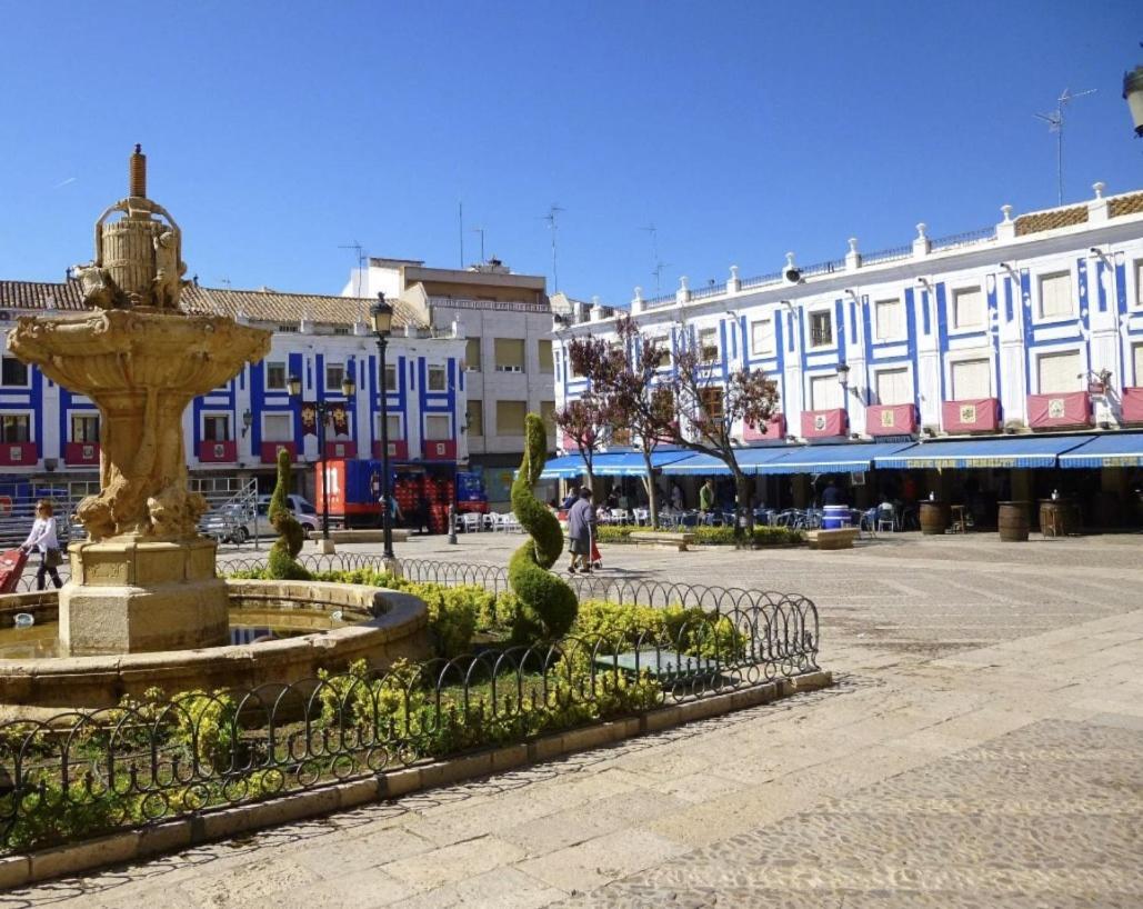 Valdepeñas Apartamento Plaza Espana מראה חיצוני תמונה