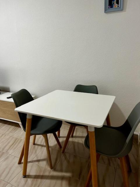 Valdepeñas Apartamento Plaza Espana מראה חיצוני תמונה